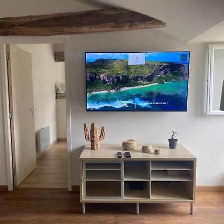 Charmant Appartement Avec Spa ฟอนทีเนย์-เลอ-คอมต์ ภายนอก รูปภาพ