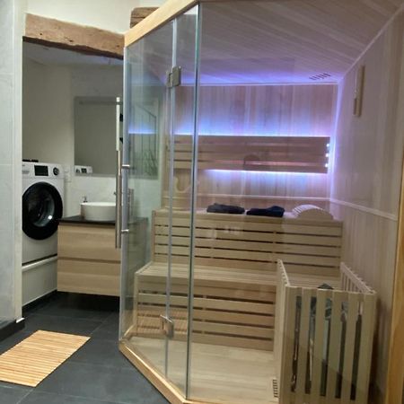 Charmant Appartement Avec Spa ฟอนทีเนย์-เลอ-คอมต์ ภายนอก รูปภาพ