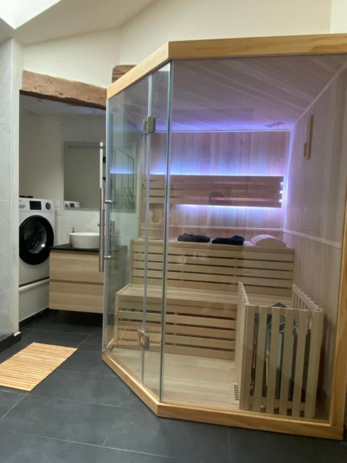 Charmant Appartement Avec Spa ฟอนทีเนย์-เลอ-คอมต์ ภายนอก รูปภาพ