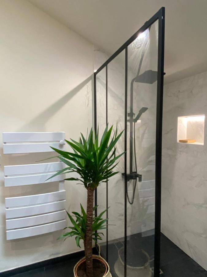 Charmant Appartement Avec Spa ฟอนทีเนย์-เลอ-คอมต์ ภายนอก รูปภาพ